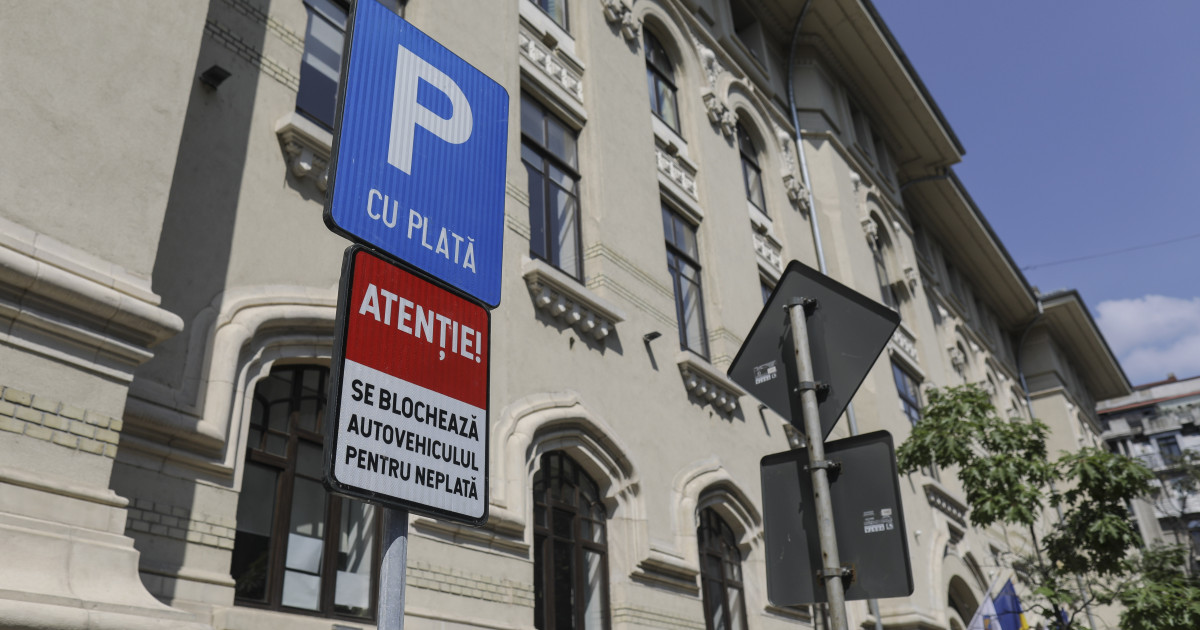 Cererile pentru abonamentele de parcare în București au crescut cu 75% după eliminarea gratuității pentru mașinile hibrid