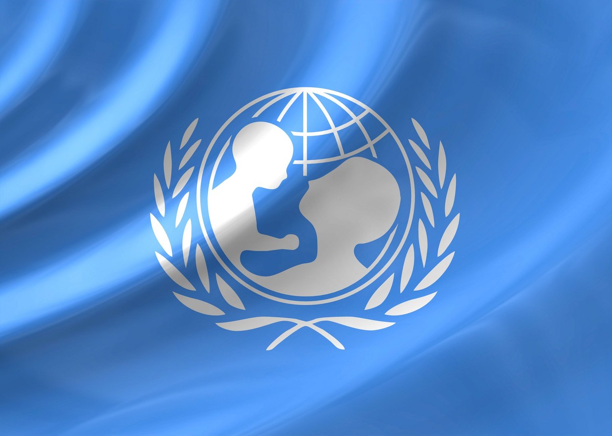 Jumătate din copiii lumii sunt expuși la cel puțin trei amenințări climatice, potrivit unui raport UNICEF