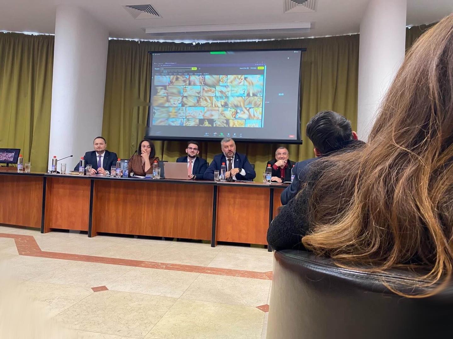 Imagini porno, afișate la dezbaterea privind proiectul de lege pentru apărarea cibernetică a României. MCDI: O situație regretabilă