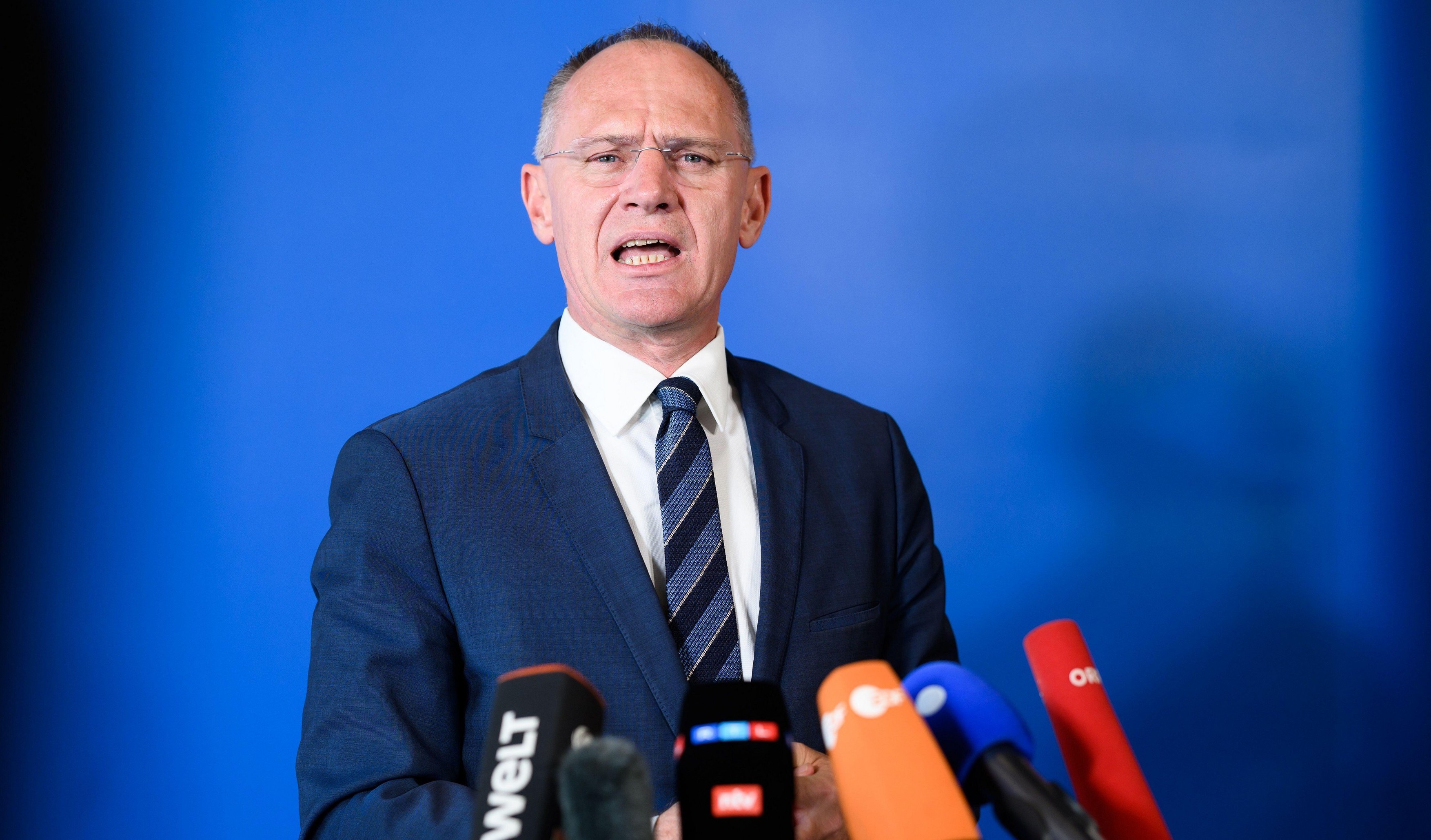 De față cu Predoiu, ministrul austriac de interne spune din nou că se opune aderării României la Schengen. Karner: „Nu suntem deschiși”
