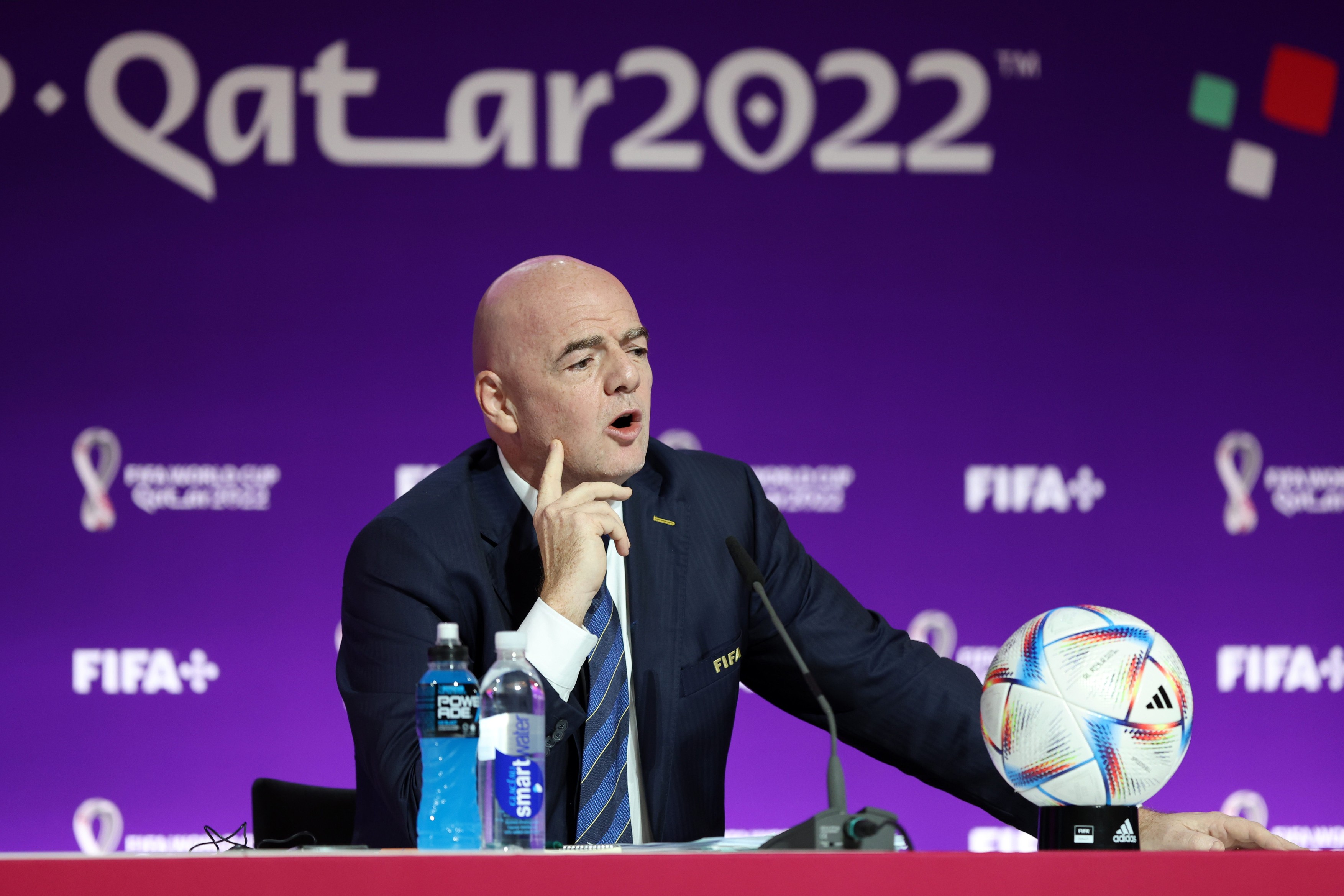 Preşedintele FIFA apără Qatarul și respinge „lecţiile de morală” ale Occidentului. „Astăzi mă simt arab, gay, muncitor migrant”