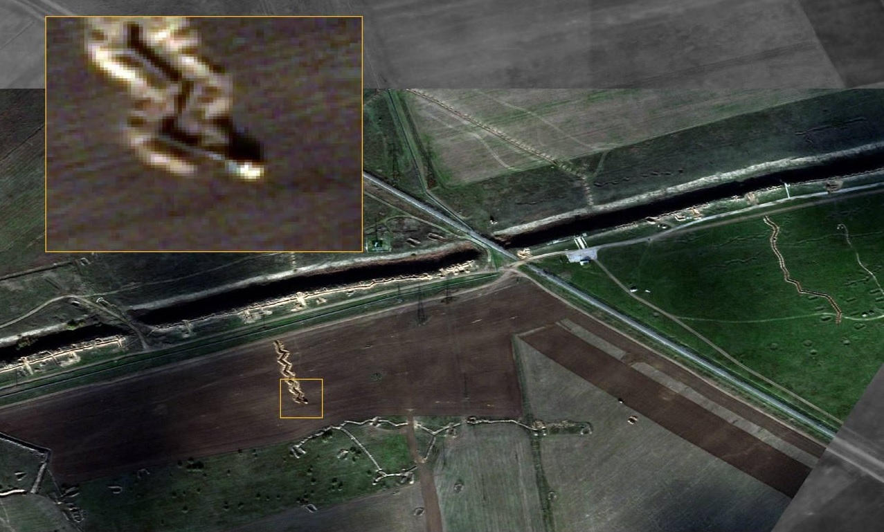 Imagini din satelit. Rușii sapă tranșee în nordul Crimeei, lângă granița cu regiunea Herson