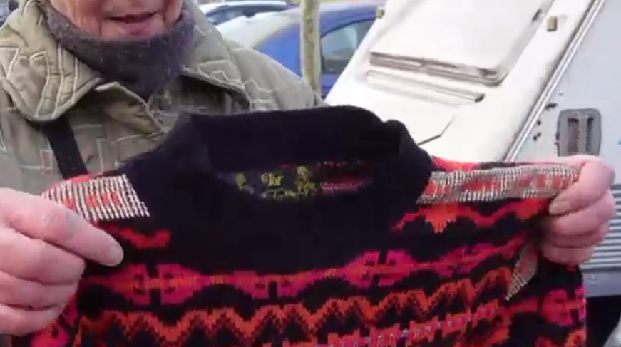 Împinși de nevoi și lipsuri, pensionarii au început să-și vândă hainele și lucrurile din casă pentru a face rost de bani pentru mâncare