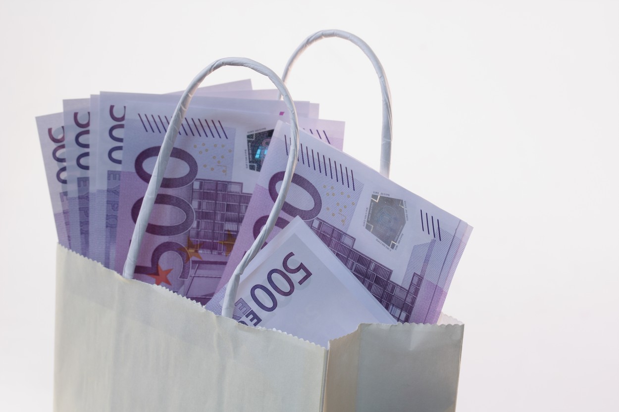 Puterea medie de cumpărare în România este cu 51 la sută mai mică față de media europeană