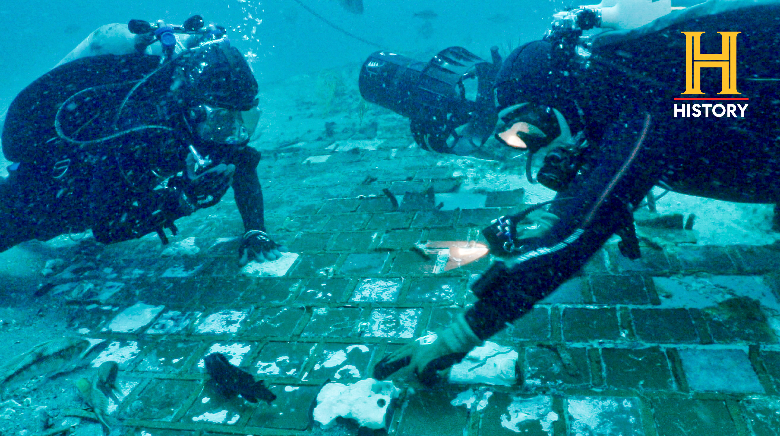 Resturi din naveta spaţială Challenger, descoperite accidental în Atlantic, unde se filma un documentar despre Triunghiul Bermudelor