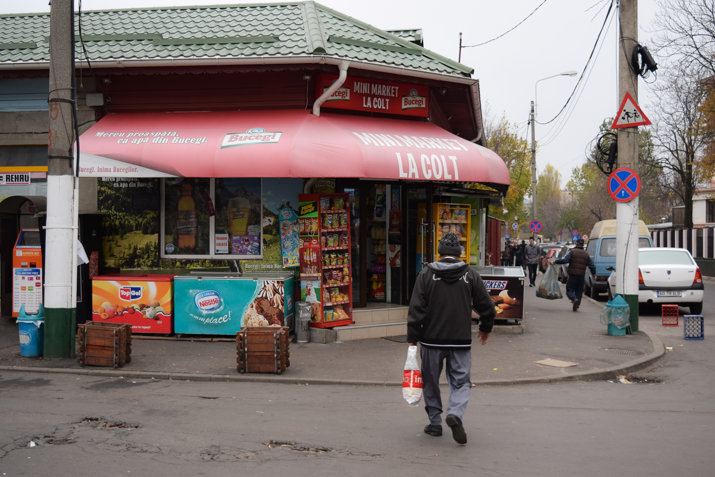 Frigul vine de la Răsărit. Micul comerciant român față cu economia la curent. „Dacă renunț la o oră din program, nu cred că se simte”
