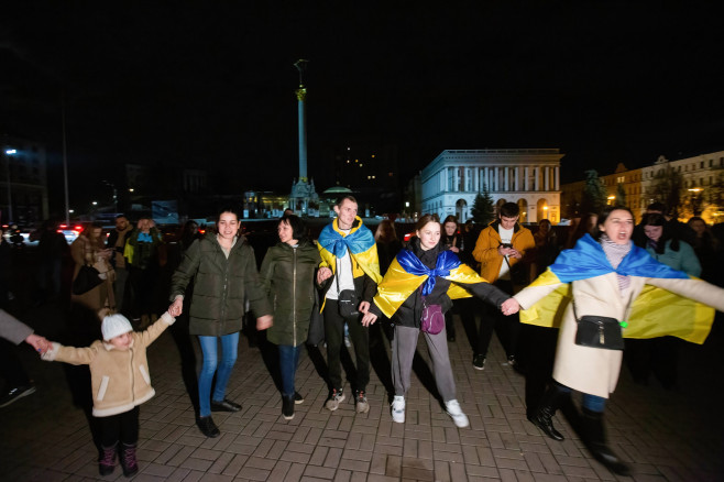 Ucraineni pe stradă sărbătoresc la Herson