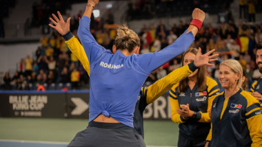 Jucătoarele de tenis românce se bugură după victoria în fața Ungariei