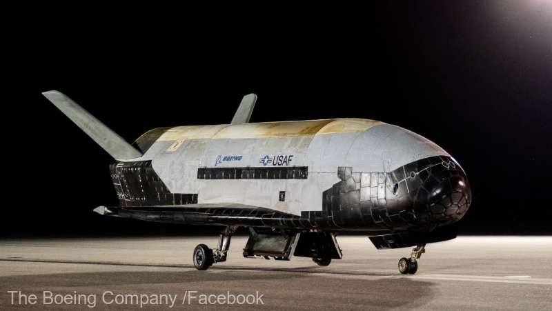 O dronă spaţială a armatei americane a revenit pe Terra după 908 zile de orbită