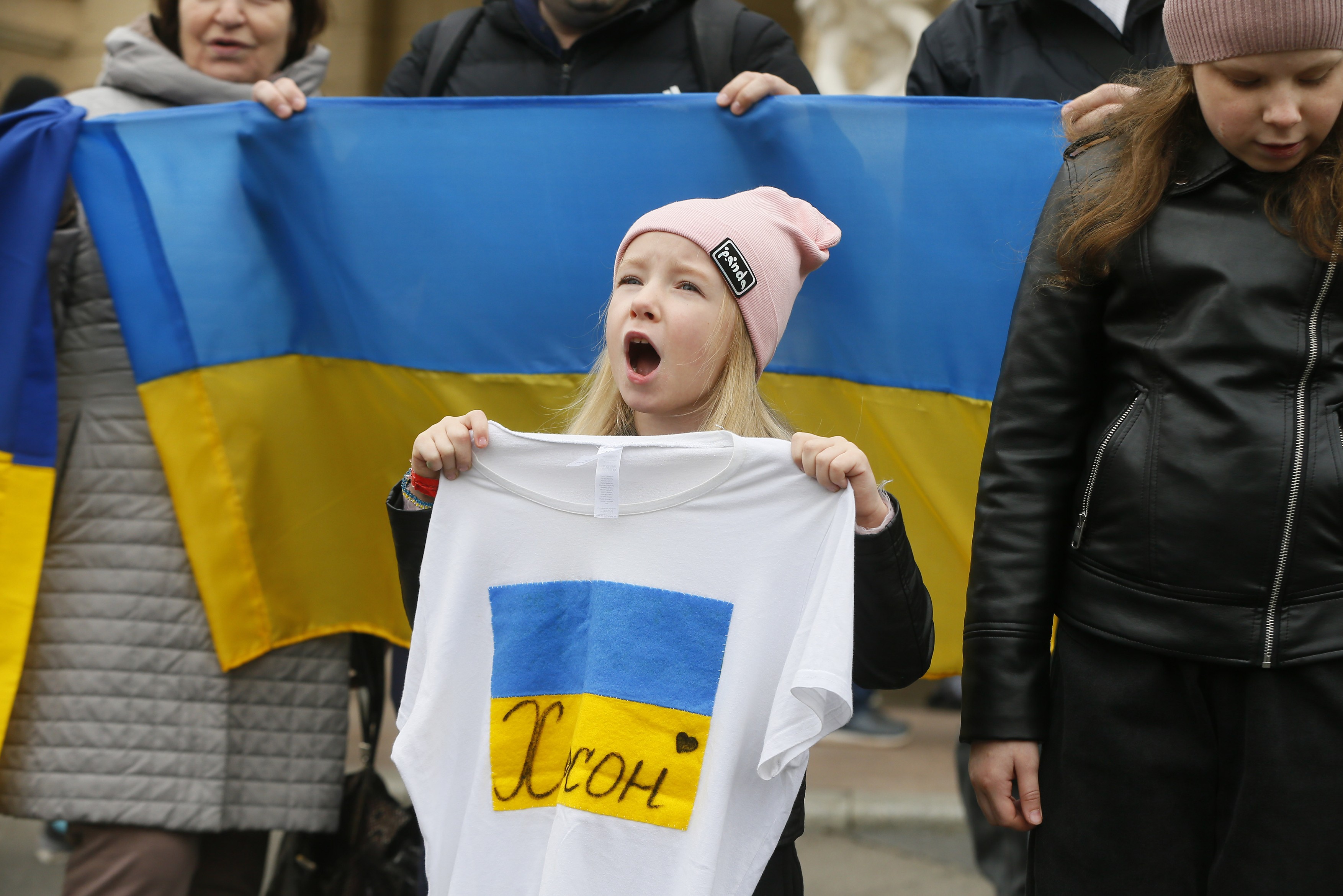 Oficialii ucraineni avertizează că „războiul este departe de a se fi terminat”. Oamenii încă sărbătoresc și la Odesa și la Kiev