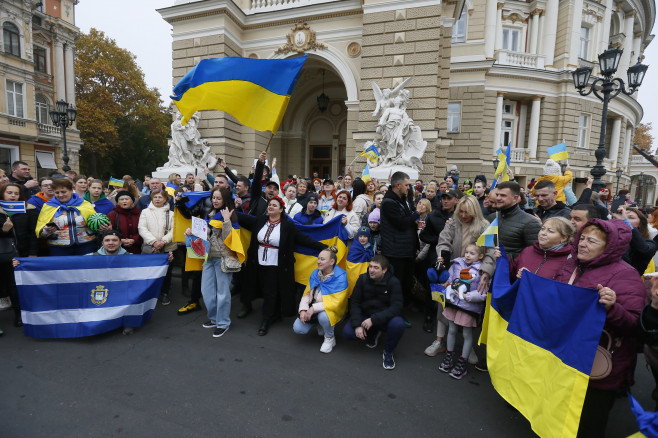 sărbătoare printre ucraineni cu steaguri în Odesa