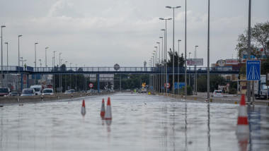 Autostradă inundată în Valencia, Spania