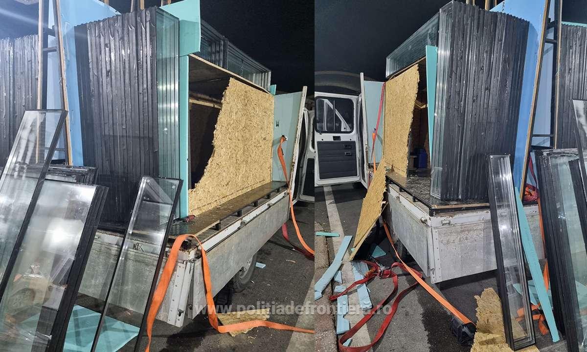 Zece sirieni care încercau să intre în România ascunși într-un microbuz încărcat cu termopane, au fost găsiți de poliția de frontieră