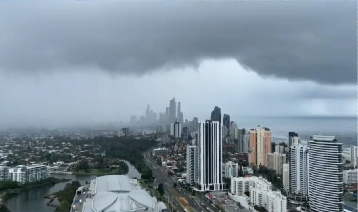 Australia a fost lovită de un „miniciclon” devastator. Zeci de mii de oameni au rămas fără electricitate