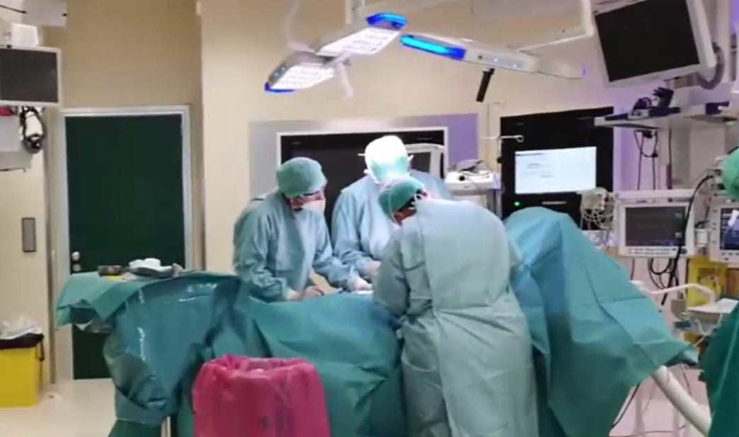 Premieră în lumea medicală. Ficatul unei femei în vârstă de 100 de ani a fost transplantat cu succes la un pacient