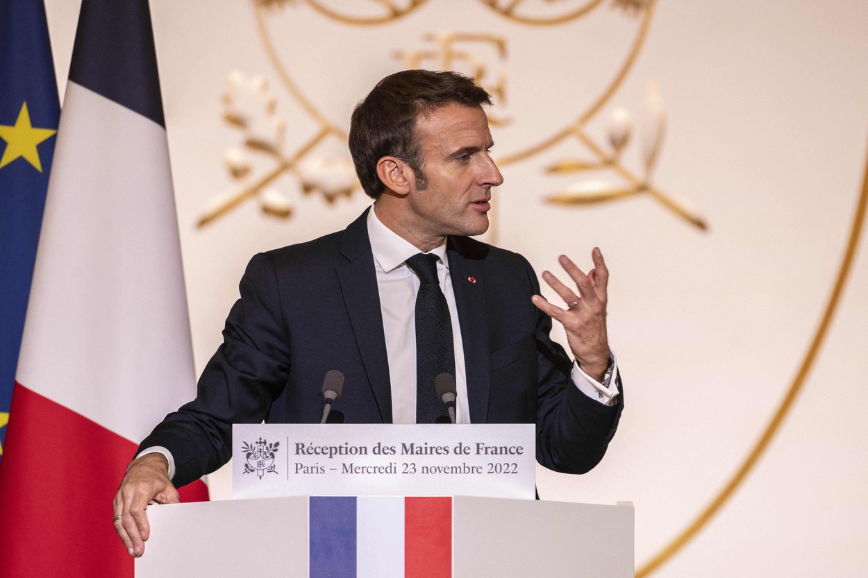 Emmanuel Macron anunță un "contact direct" cu Vladimir Putin. Kremlinul declară că nu știe nimic