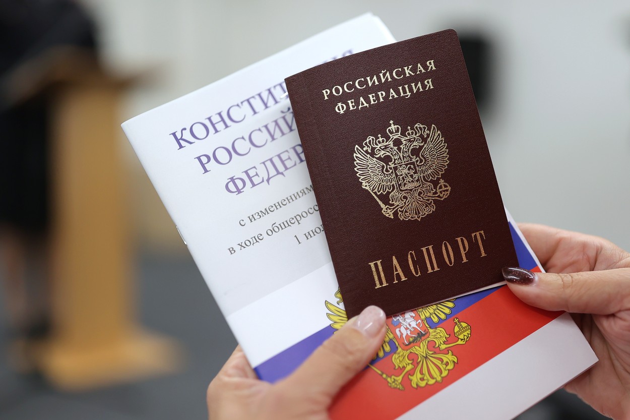 Moscova a eliberat peste 80.000 de pașapoarte rusești cetățenilor din Ucraina "anexată"