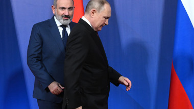 Premierul armenian Nikol Pașinian și Vladimir Putin