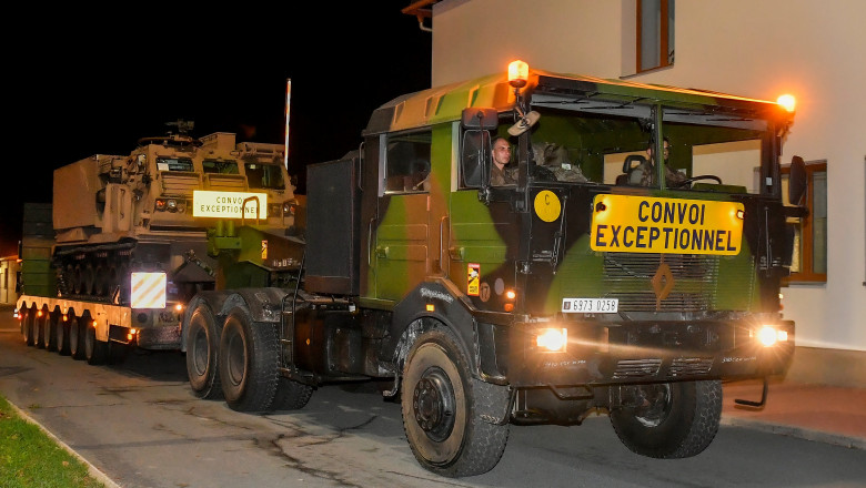 Konvoj francouzské armády projíždějící Českou republikou