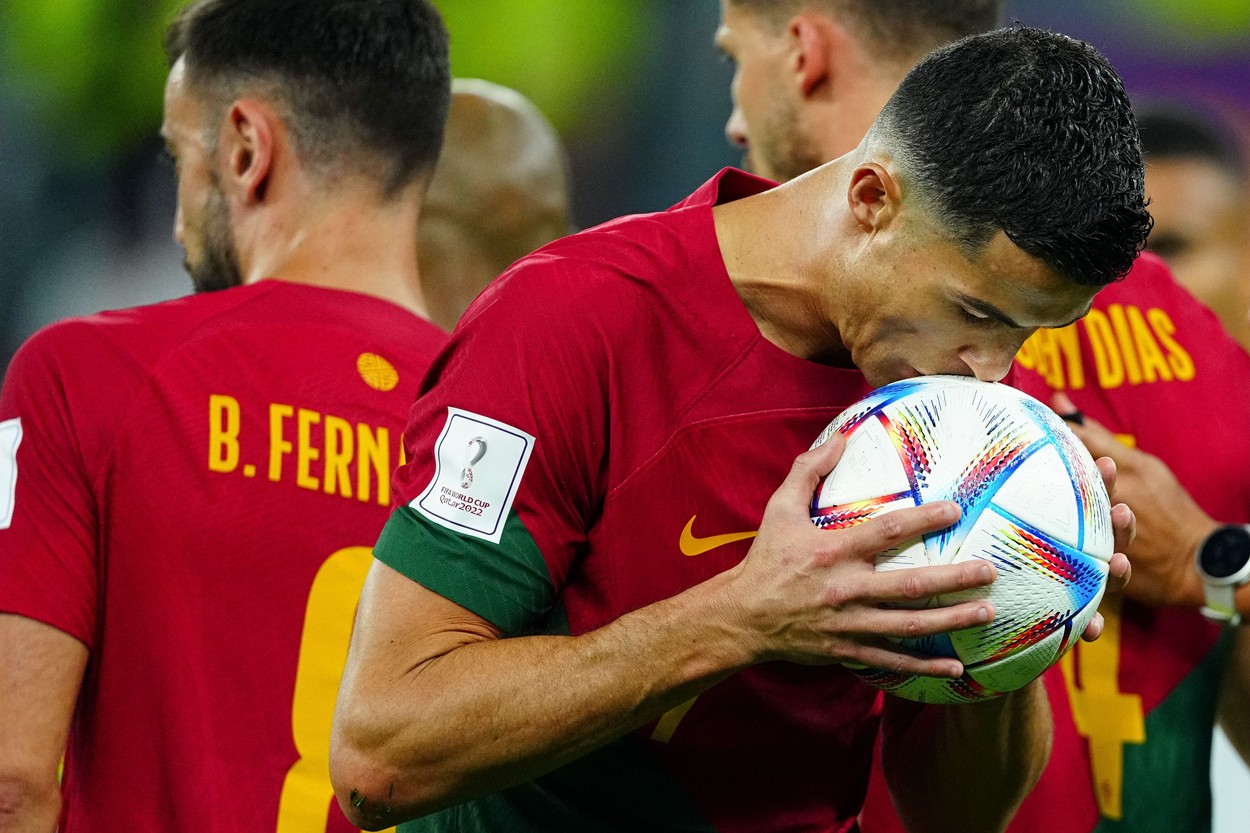 Cristiano Ronaldo, primul jucător de fotbal care marchează la cinci Cupe Mondiale. A depășit un grup select din care face parte și Pele