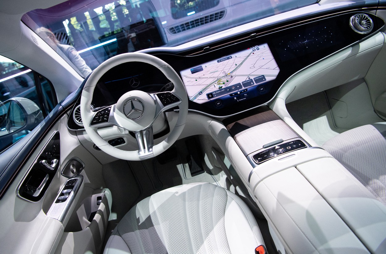 Mercedes introduce un abonament de 1.200 de dolari pe an pentru şoferii care vor un demaraj mai rapid
