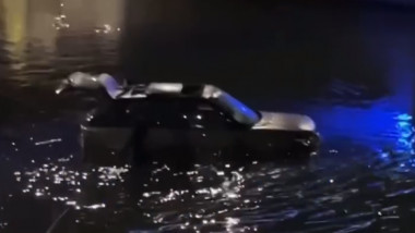SUV căzut în râul Dâmbovița, în București