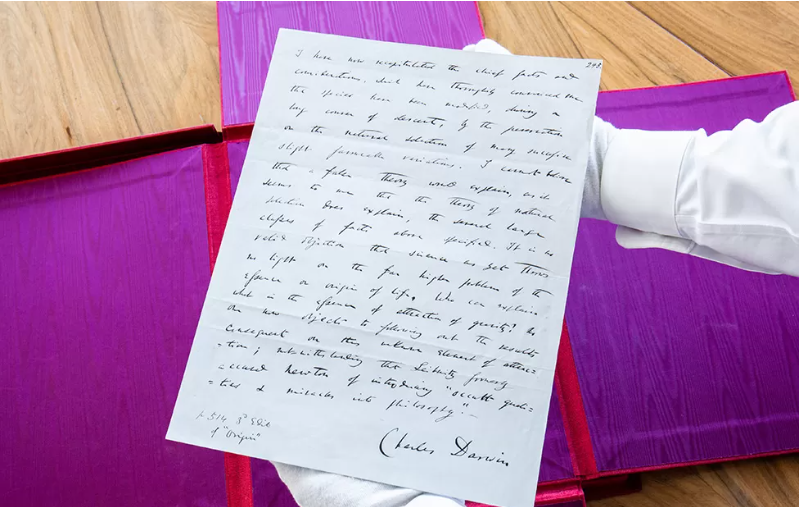 Un document scris de mână și semnat de Charles Darwin în 1865 va fi scos la licitație pentru o sumă record