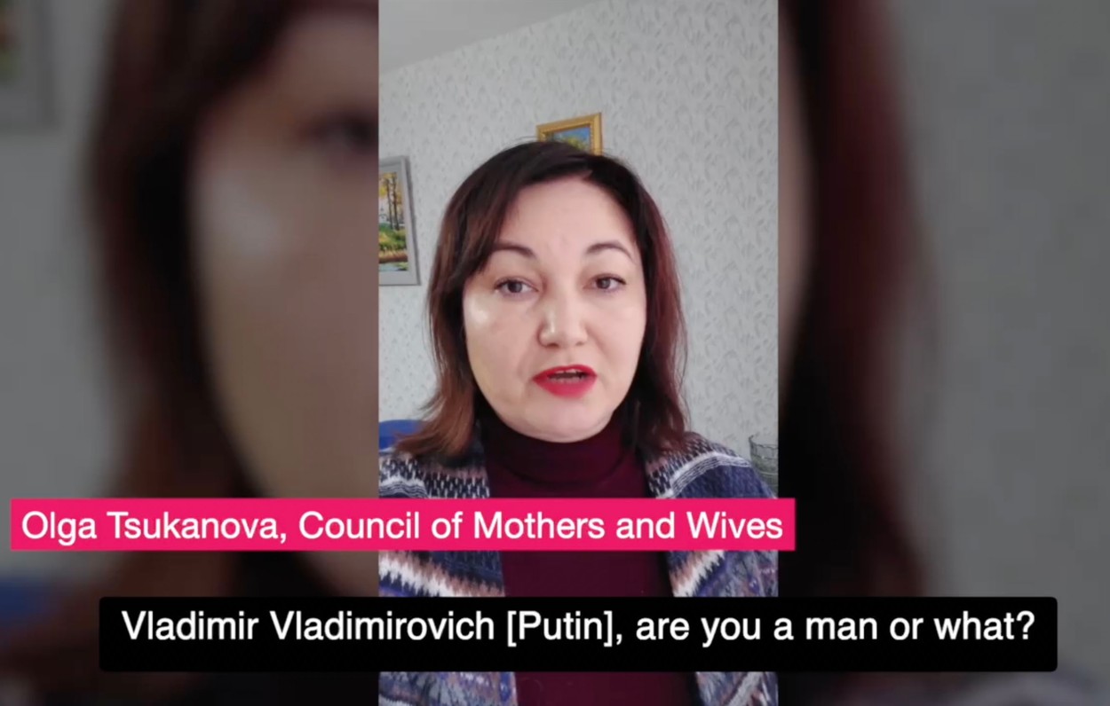 Putin se întâlnește cu mamele soldaților ruși, selectate atent de Kremlin. Cele care se revoltă nu sunt invitate: „Ești bărbat sau ce?”