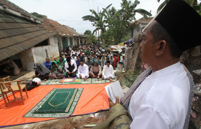 Friday prayer amid the ruins after earthquake in Cianjur