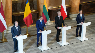 Președinții Letoniei, României, Lituaniei și Poloniei, la conferinta comună de presa