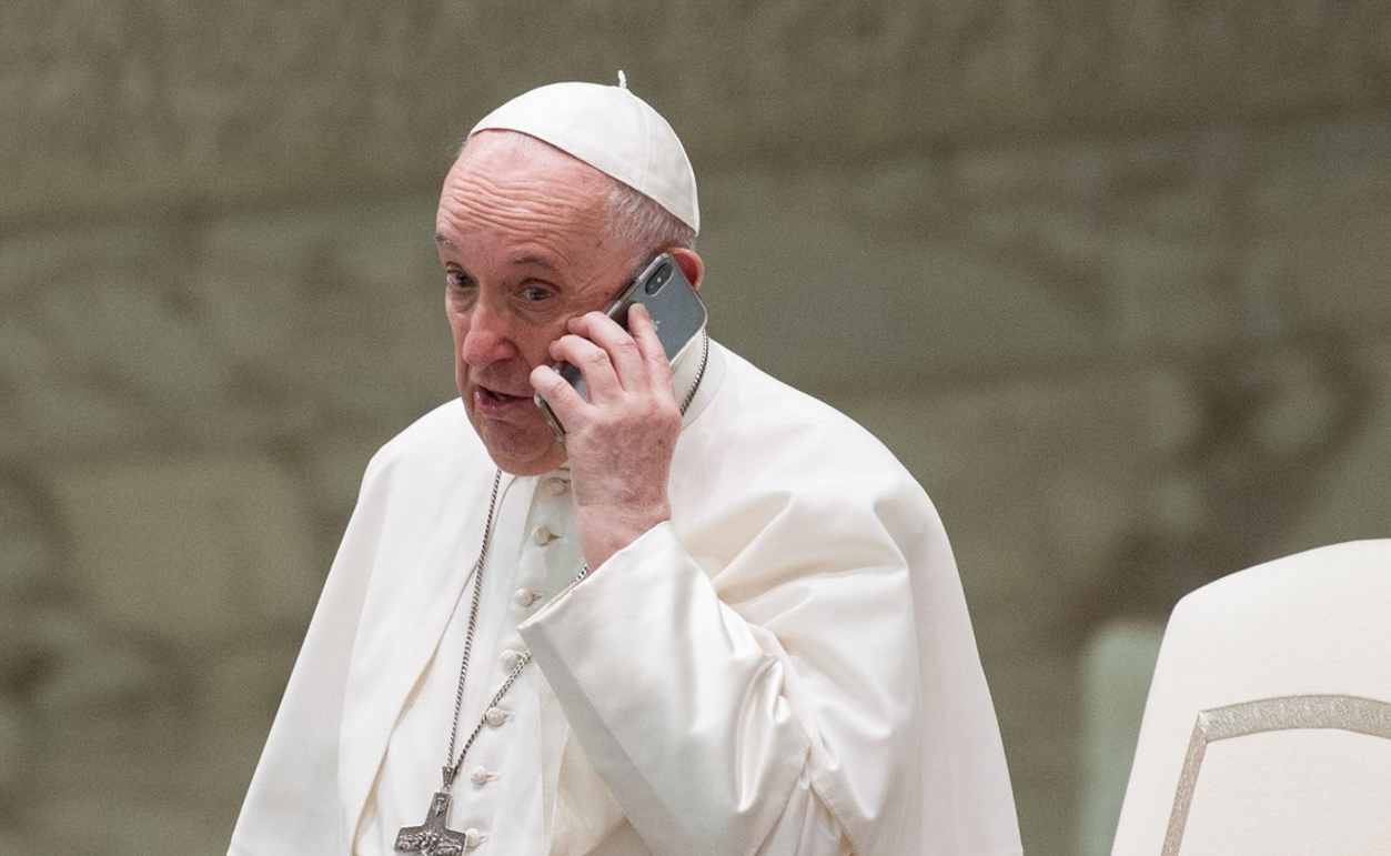 Papa Francisc, înregistrat fără ştirea lui de un cardinal judecat pentru fraudă