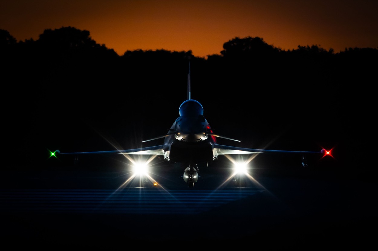 Aeronave Eurofighter Typhoon şi CF-18 Hornet au aterizat în bazele militare de la Kogălniceanu şi Borcea