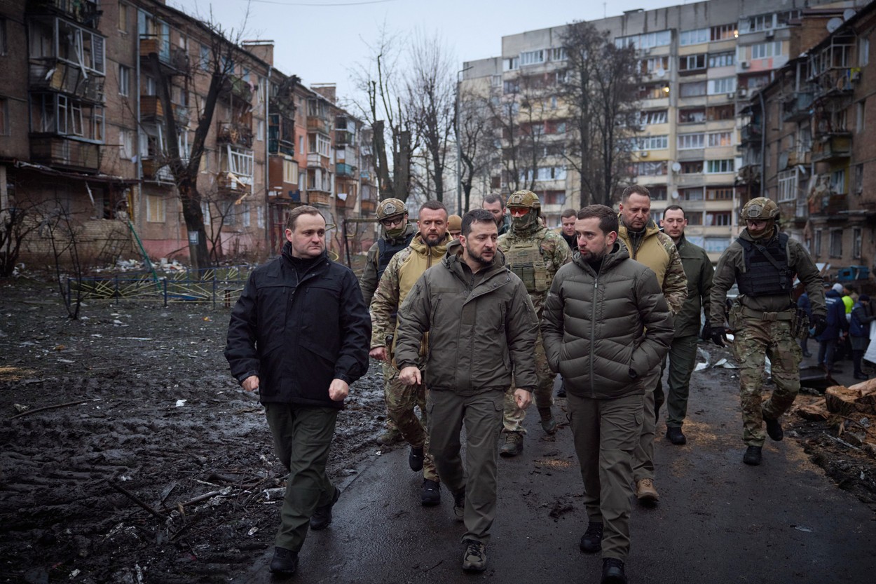 Rușii au bombardat Nikopol cu 60 de obuze. Zelenski îl critică pe primarul Kievului, milioane de ucraineni nu au curent și căldură