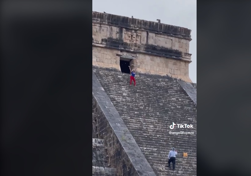 O turistă spaniolă a provocat furie și indignare după ce a dansat pe o piramidă mayașă. "Închideți-o"