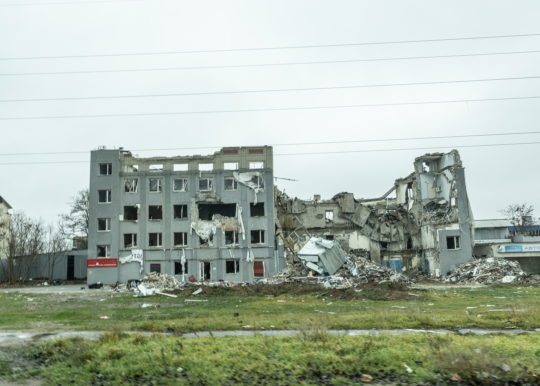 32 de oameni au fost uciși de bombardamentele rușilor în Herson, din momentul eliberării orașului
