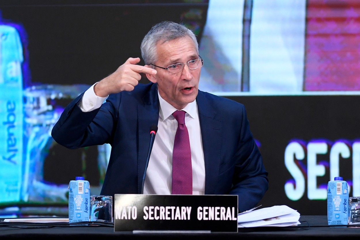 Stoltenberg avertizează că lumea trebuie să se pregătească pentru o perioadă lungă de război. Putin face cadouri rușilor ca să lupte