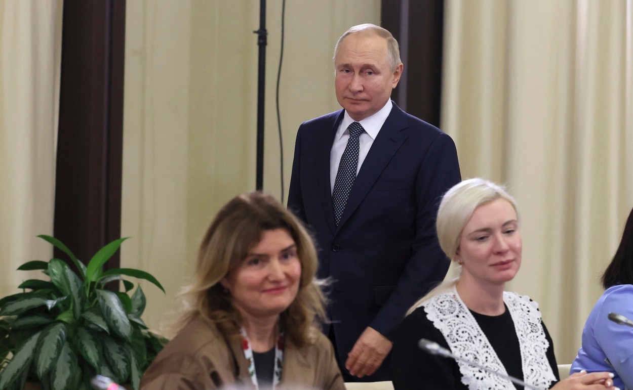 Rusia interzice străinilor să apeleze la mamele surogat din Federație. "Traficul de copii este inacceptabil"