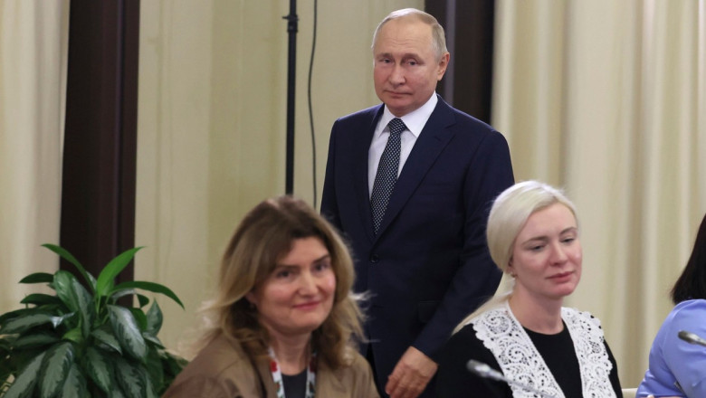 Vladimir Putin la întâlnirea cu mamele din Rusia