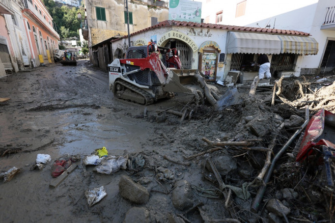 Emergenza sull'isola di Ischia, proseguono le ricerche dei dispersi dopo la frana di Casamicciola