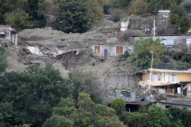 Emergenza sull'isola di Ischia, proseguono le ricerche dei dispersi dopo la frana di Casamicciola