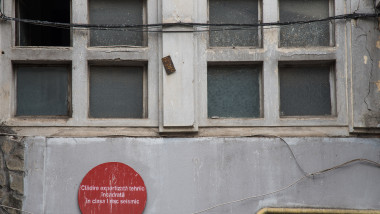Clădire veche din București, încadrată în clasa I risc seismic („bulina roșie”)