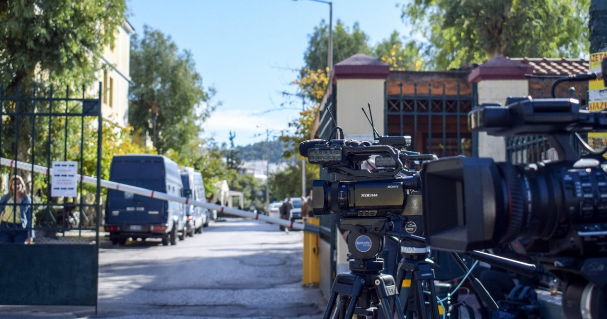 Η Ελλάδα συγκλονισμένη από ένα τερατώδες σκάνδαλο.  Μια ισχυρή ΜΚΟ αφιερωμένη στα παιδιά, που ερευνάται για βία και σεξουαλική κακοποίηση