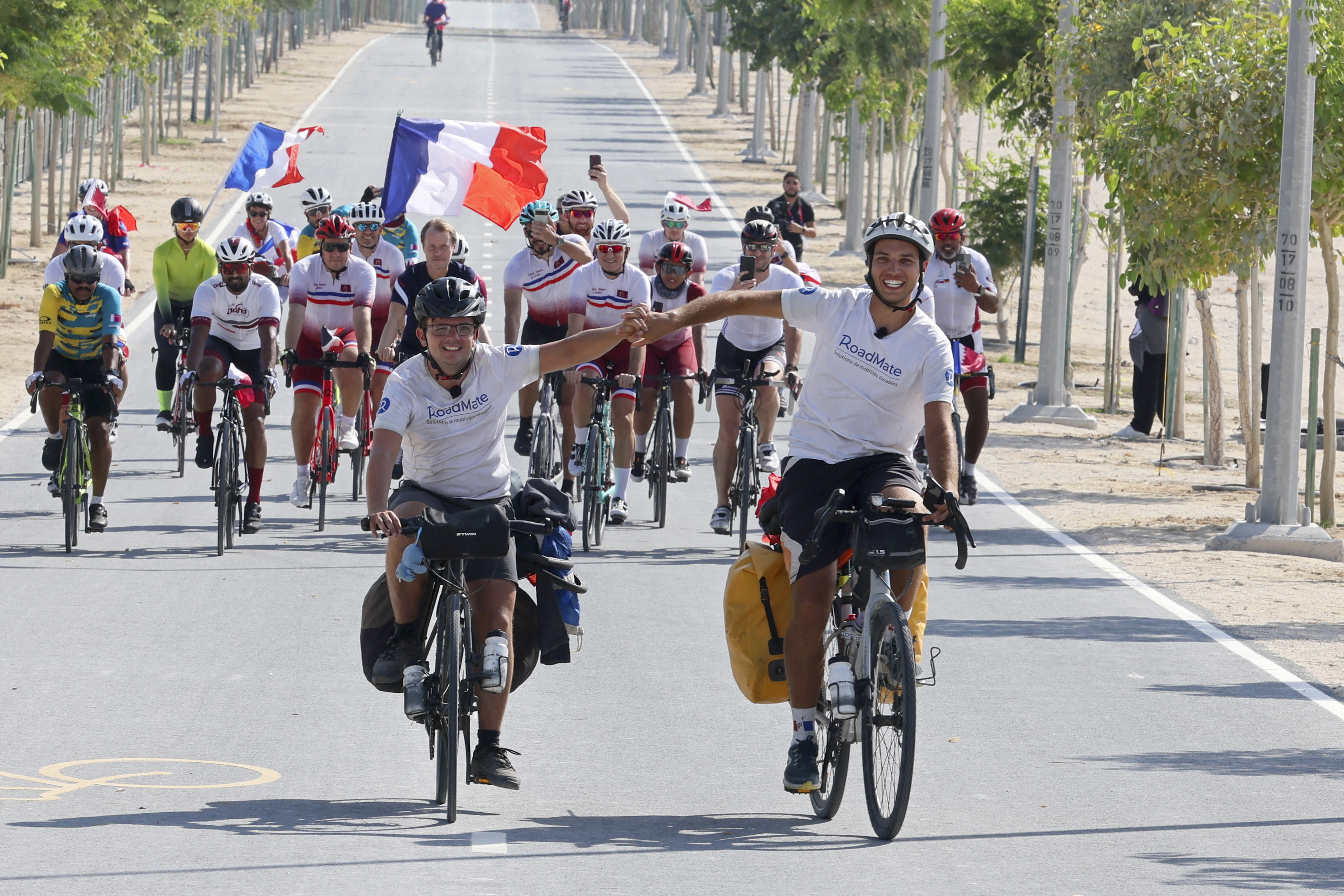 Doi suporteri francezi au pedalat 7.000 de kilometri pentru a-și susține echipa la Cupa Mondială din Qatar