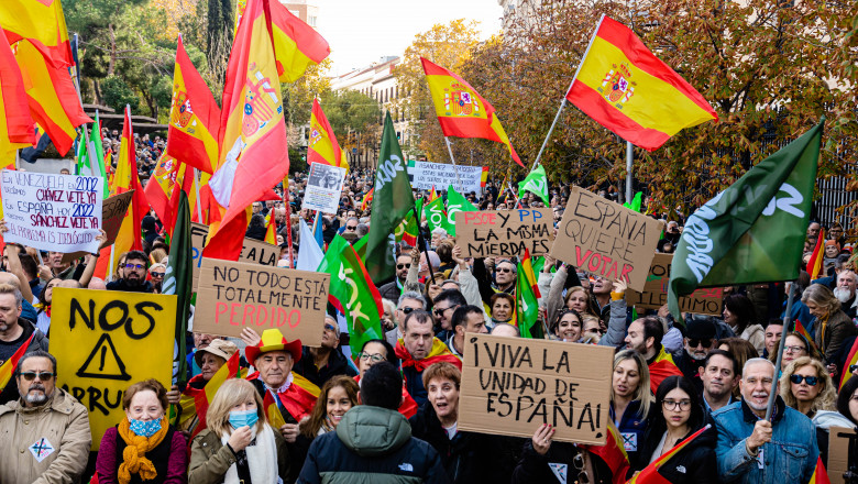 Zeci de mii de persoane au manifestat duminică în mai multe oraşe ale Spaniei, inclusiv în capitala Madrid