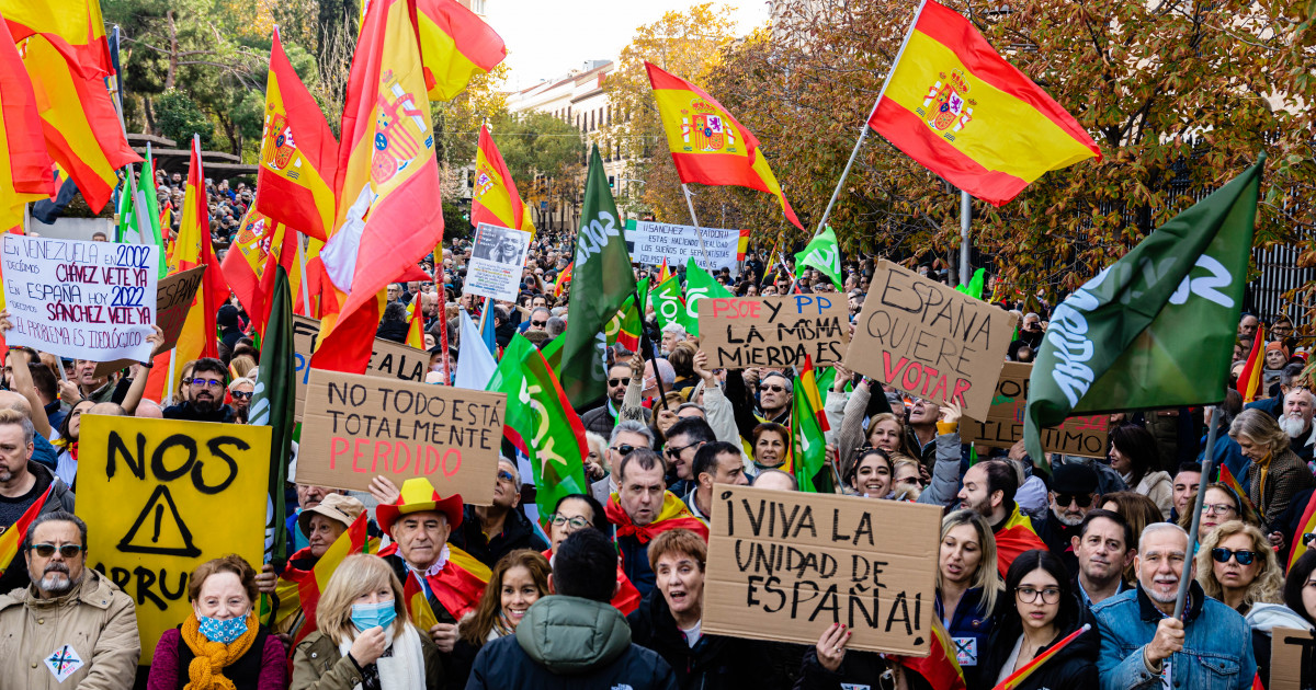 Proteste Uriașe în Spania. Zeci De Mii De Oameni Au Ieșit în Stradă ...