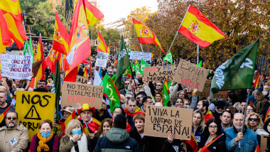 Zeci de mii de persoane au manifestat duminică în mai multe oraşe ale Spaniei, inclusiv în capitala Madrid