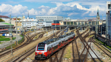 Wien, Vienna: railway station Westbahnhof, local train in 15. Rudolfsheim-Fnfhaus, Wien, Austria