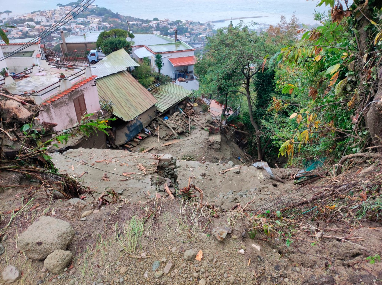 Un bebeluș de 22 de zile a murit în urma alunecărilor de teren din Ischia. Relatări sfâșietoare despre tragedia din insula italiană