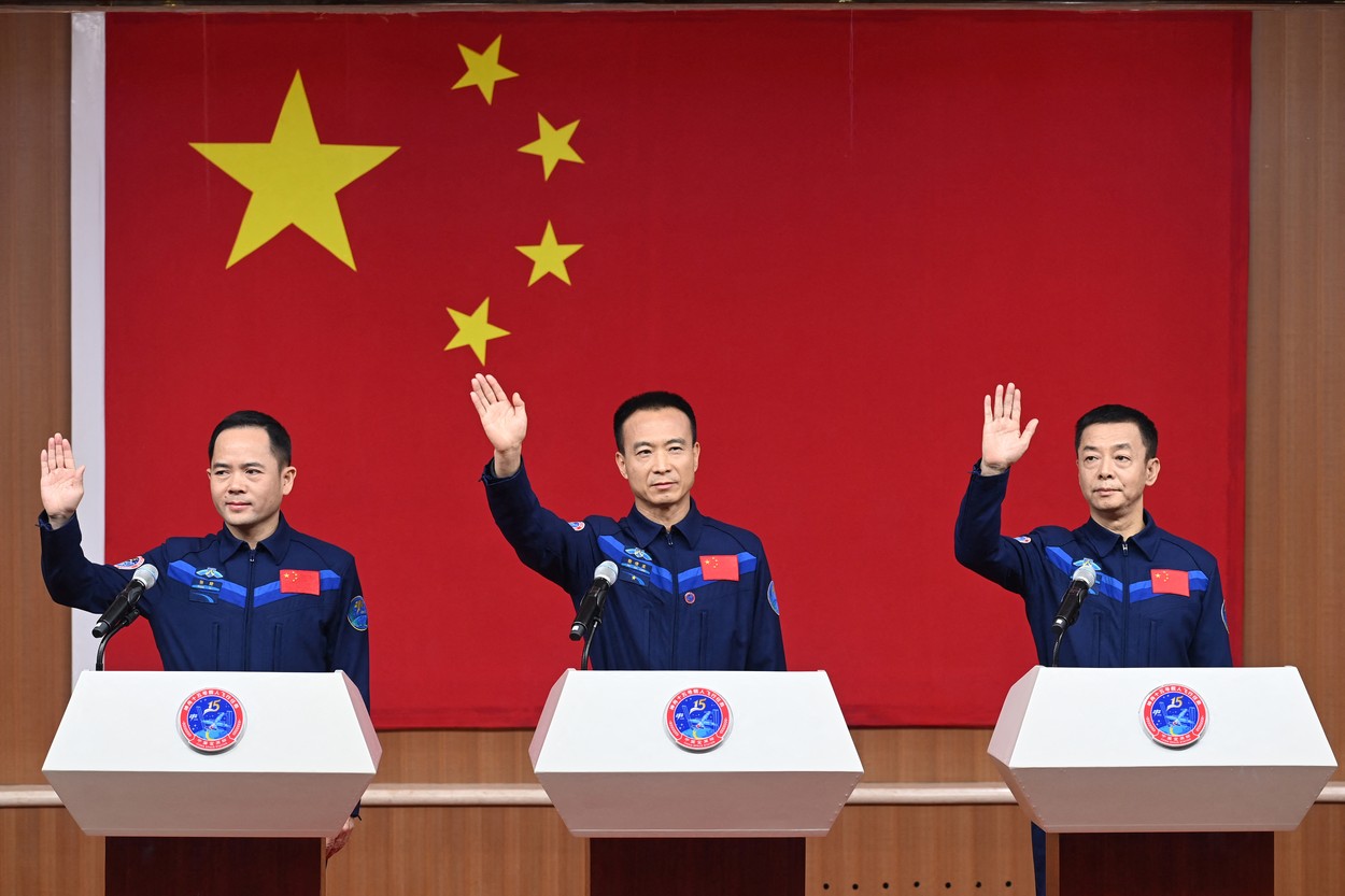 Un „taikonaut” chinez ajunge în sfârșit în spațiu după ce a fost rezervă timp de 24 de ani