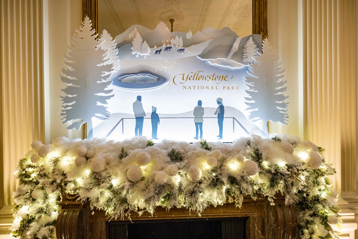 Cum arată Casa Albă decorată de Crăciun. Tema aleasă anul acesta de Jill Biden